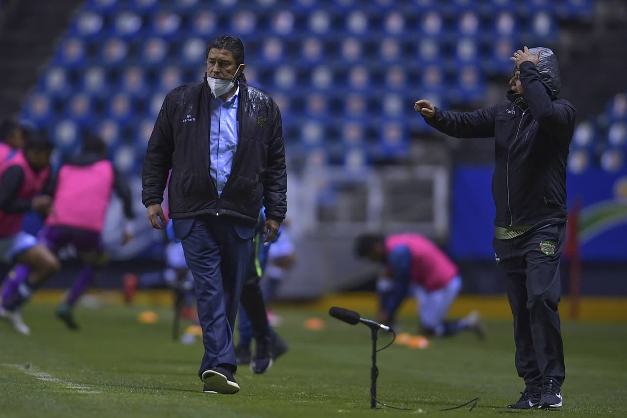 Luis Fernando Tena no tuvo excusas ante la goleada ante Puebla.