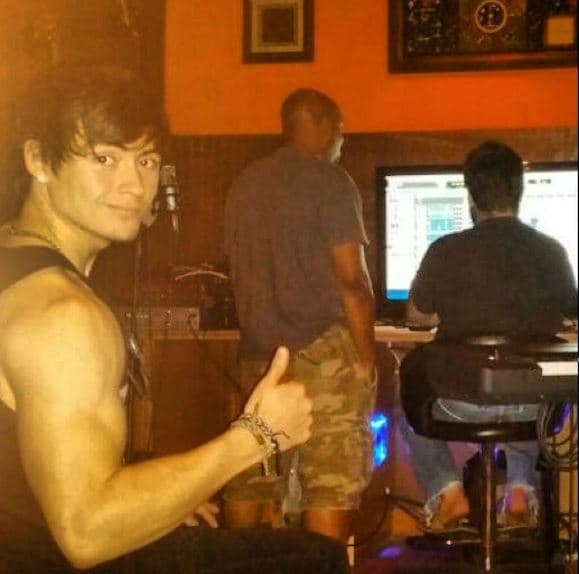 Le desamos muchos éxitos en todo lo que siga haciendo.