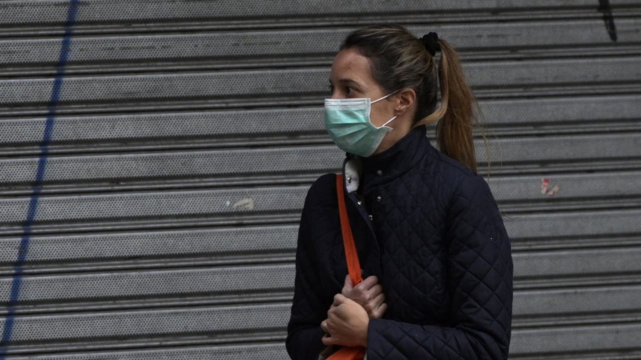 Entra en vigor la orden de usar tapabocas en negocios esenciales y de transporte público del Condado Dallas
