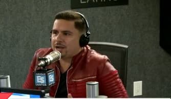 Larry Hernández se vuelve a ‘enganchar’ en redes sociales: le llaman insoportable y naco