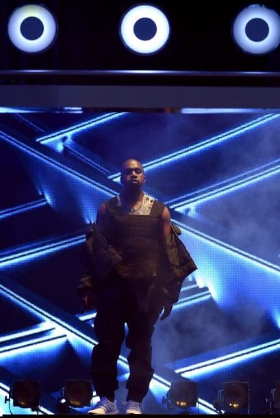 Y aunque no a todos haya convencido la actuación de Kanye, el rapero de nueva vez volvió a llamar la atención.