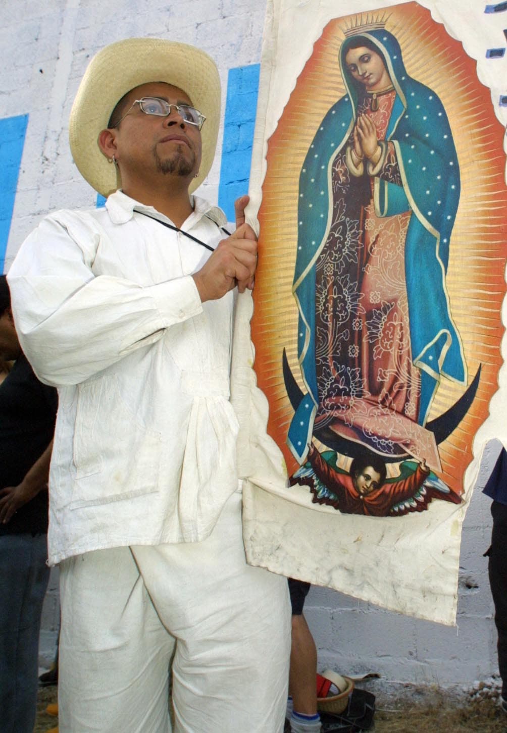 Las 46 estrellas que tiene el manto tampoco serían al azar; estarían relacionadas con constelaciones en el espacio. La posición de las estrellas, de acuerdo a estudios astronómicos, corresponden a la configuración exacta del cielo el día en el que esta imagen fue revelada.