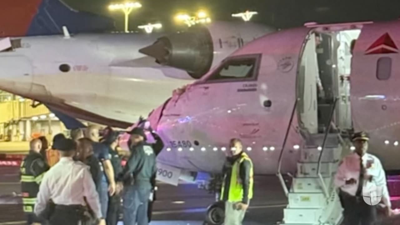 Revelan llamada de piloto a la torre de control tras choque con otro avión en NY: "Golpeó la nariz"