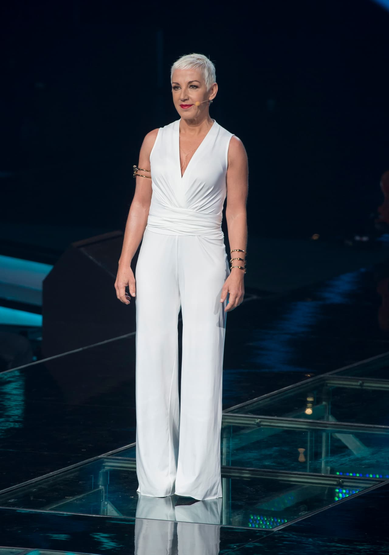 Esta octava gala se puso color de hormiga, se vivió de todo, desde un pleito entre Belinda y Ha Ash, Max Cervantes le declaró su amor a María León, quien fue eliminada junto con los Monsiváis.