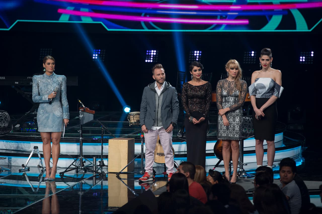 Esta octava gala se puso color de hormiga, se vivió de todo, desde un pleito entre Belinda y Ha Ash, Max Cervantes le declaró su amor a María León, quien fue eliminada junto con los Monsiváis.