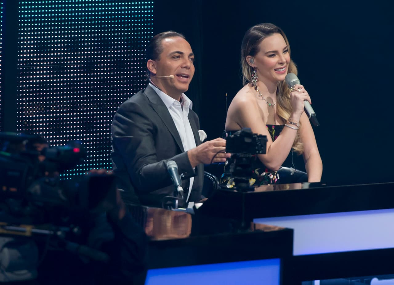 Esta octava gala se puso color de hormiga, se vivió de todo, desde un pleito entre Belinda y Ha Ash, Max Cervantes le declaró su amor a María León, quien fue eliminada junto con los Monsiváis.