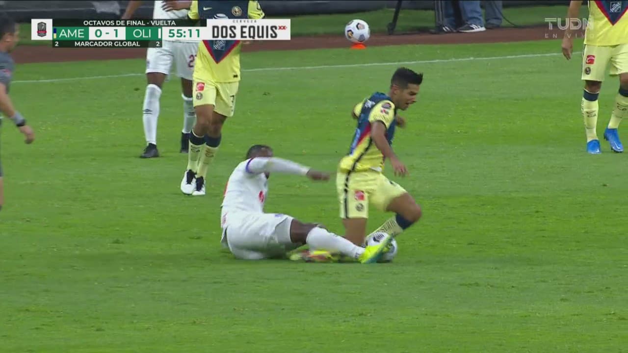 Se confirma fractura de peroné de Chucho López tras juego ante Olimpia