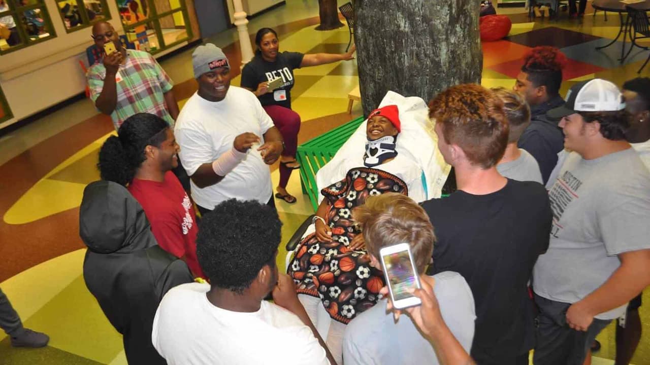 Piden orar por la salud de un jugador de fútbol americano de una escuela de Houston