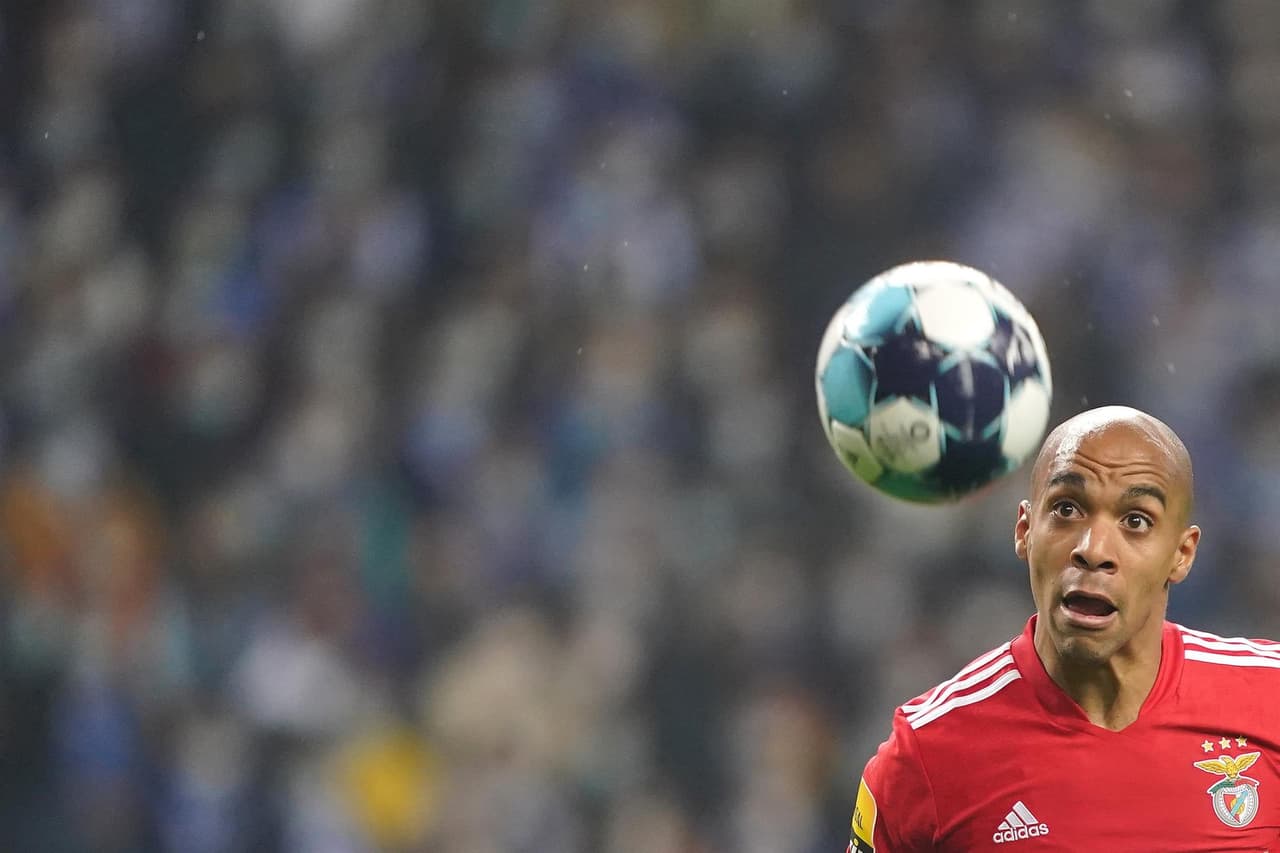 Fabio Ferreira Vieira (34'), Eduardo Aquino (37') y Mehdi Taremi (68') le dieron el triundo al Porto frente al Benfica con marcador 3-1 en el clásico portugués, durante la Jornada 16 en la Primeira Liga. El mexicano Jesús 'Tecatito' Corona jugó 35 minutos.