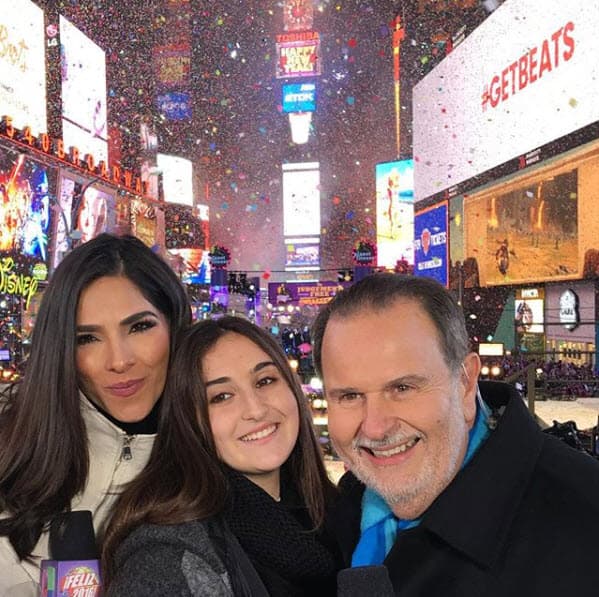 Aquí podemos ver a Mia con Alejandra Espinoza en la 'gran manzana': "Llegó el 2016 feliz año nuevo @alejandraespinoza, Mia, @univision".