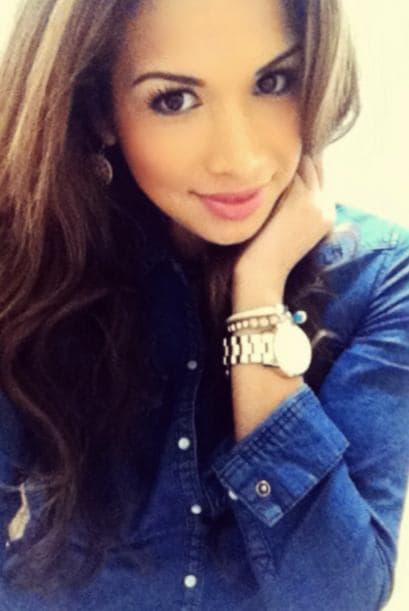 A través de las famosas fotos 'selfies' es como nuestra reina mantiene una estrecha relación con sus seguidores. Este tipo de fotos se han convertido en un fenómeno y no hay quién no se haya tomado una. Ahora puedes subir la tuya con el hashtag #NBLselfie para ganar un kit de belleza, los detalles aquí