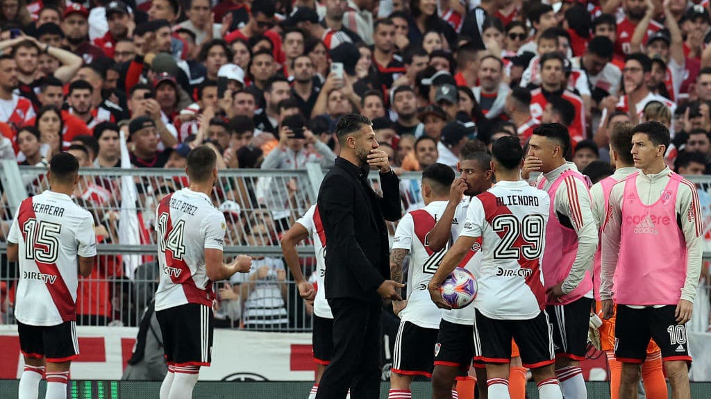 Suspenden el River Plate vs. Defensa y Justicia tras la muerte de un aficionado