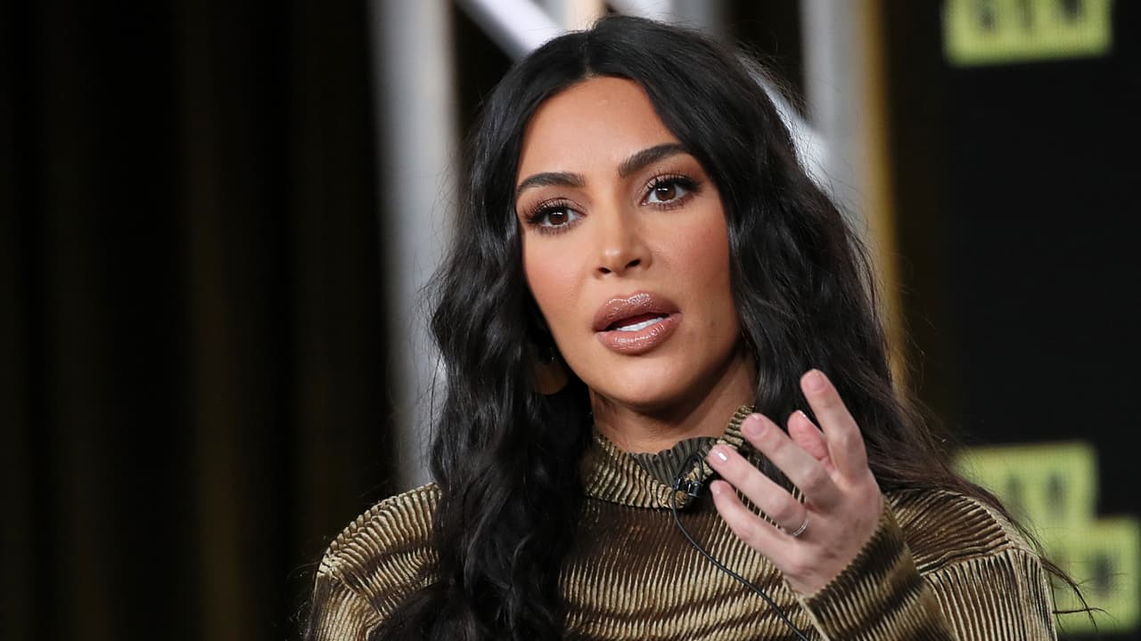 Trabajadores latinos de Kim Kardashian demandan a su jefa por falta de pago y otras presuntas violaciones laborales