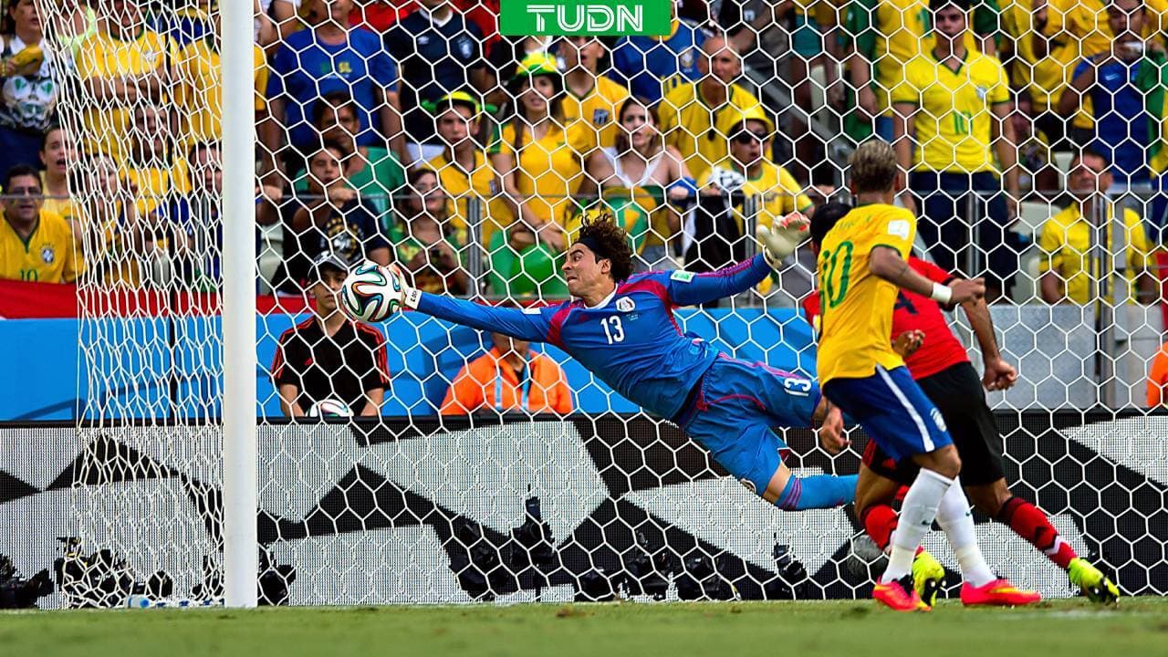 ¡FIFA recuerda espectacular atajada de Ochoa! Guardameta reacciona así