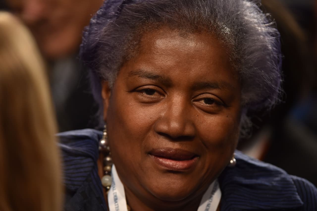 La presidenta del comité nacional de partido demócrata, Donna Brazile.