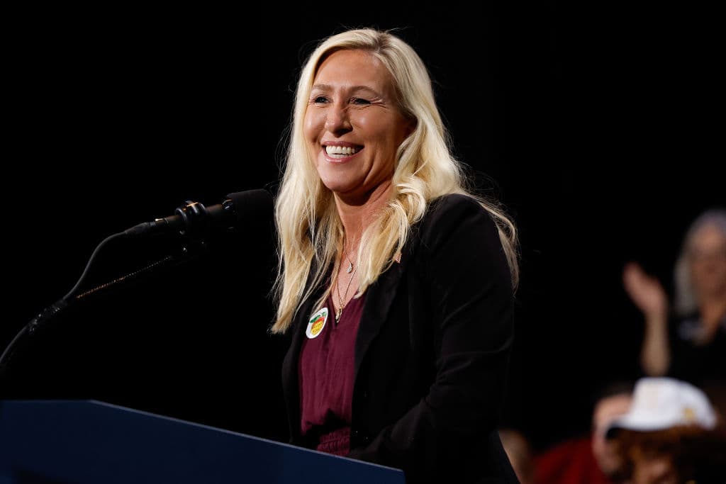 Marjorie Taylor Greene renuncia: en 5 años en el Congreso pasó de fiel seguidora de Trump a "traidora" 