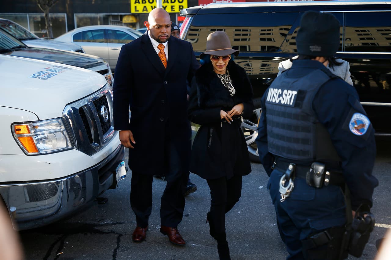 Este viernes, los fiscales del caso le pidieron al juez que le impusieran una fianza de 2,500 dólares a
<b><a href="https://www.univision.com/musica/grammy/cardi-b-bad-bunny-j-balvin-estan-nominados-al-grammy-por-la-mejor-grabacion-del-ano-por-i-like-it">la intérprete de ‘I Like It’.</a></b>