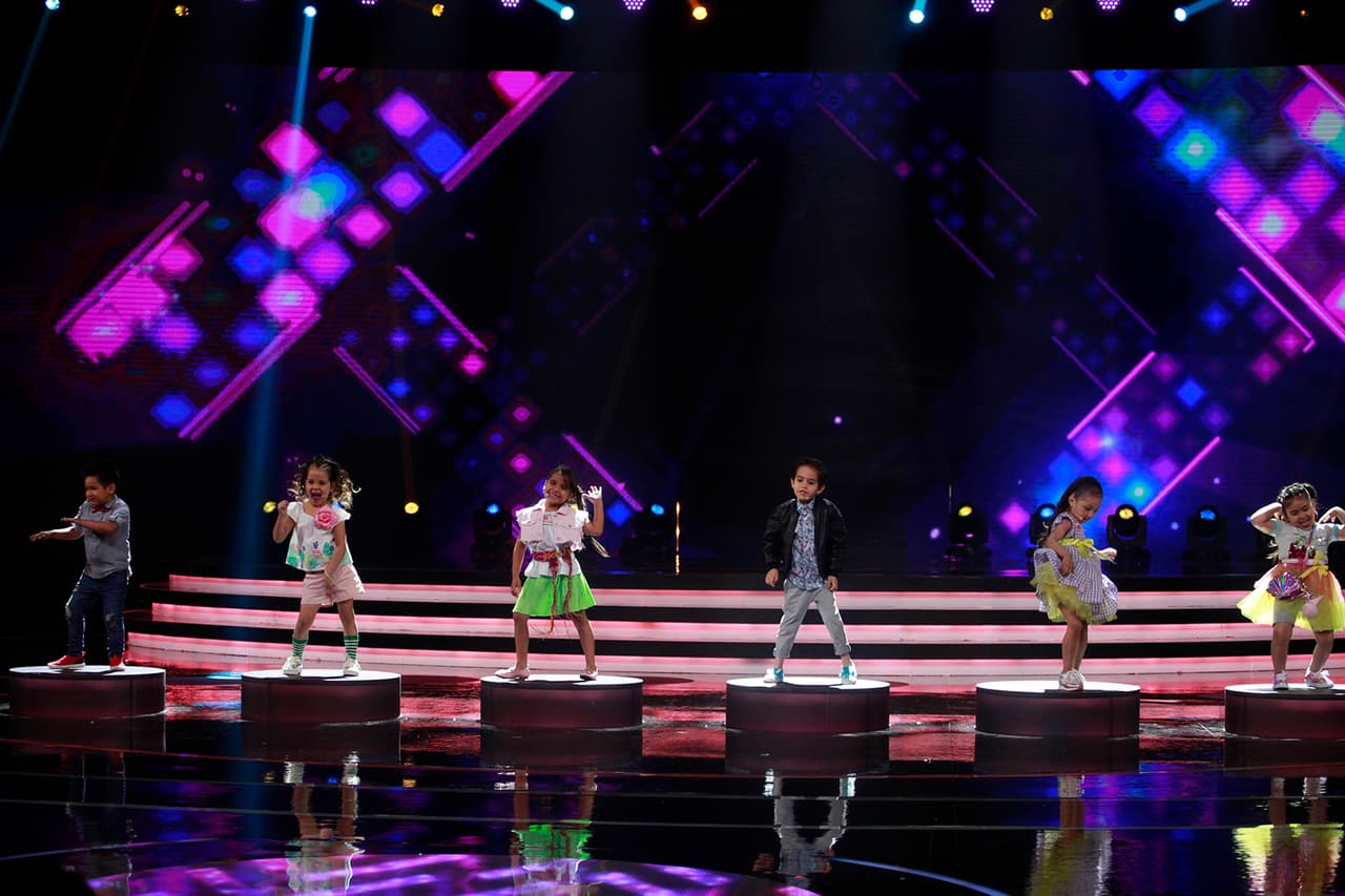 Uno a uno se instaló en unas plataformas instalaas en el centro de la pista. El escenario ideal para que cada uno mostrara de lo que es capaz cuando la música empieza a sonar.