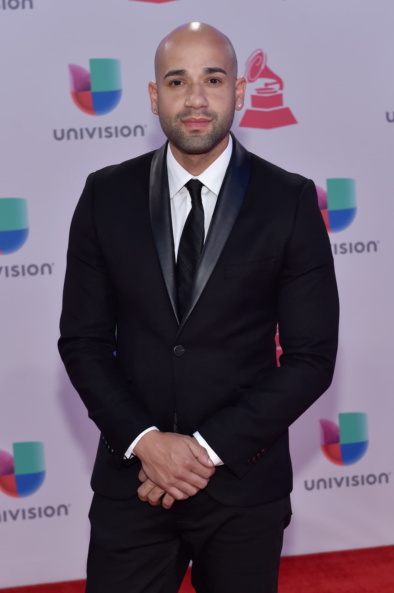 JD Melody, muy seriecito.