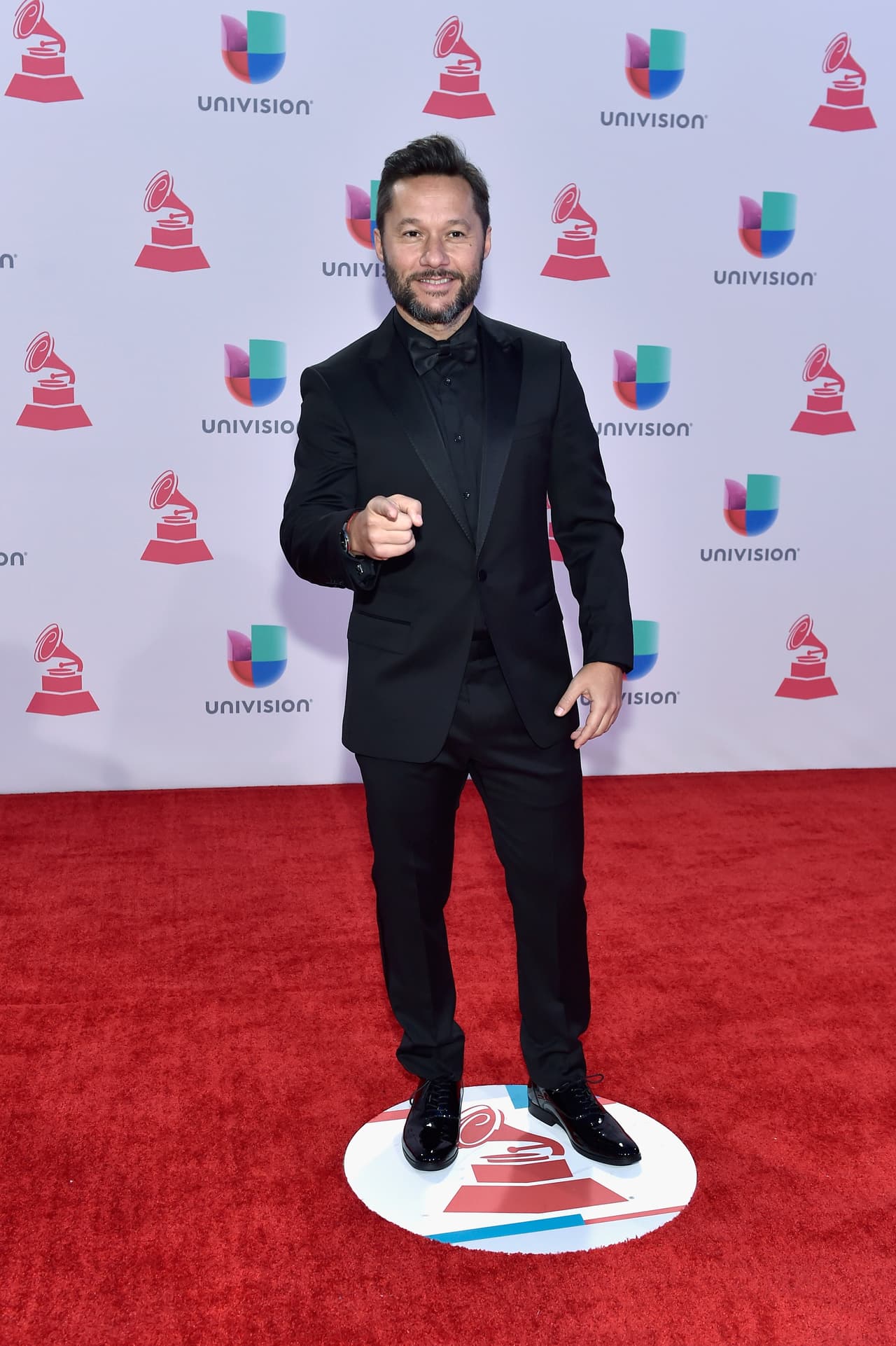 Diego Torres, todito en negro.