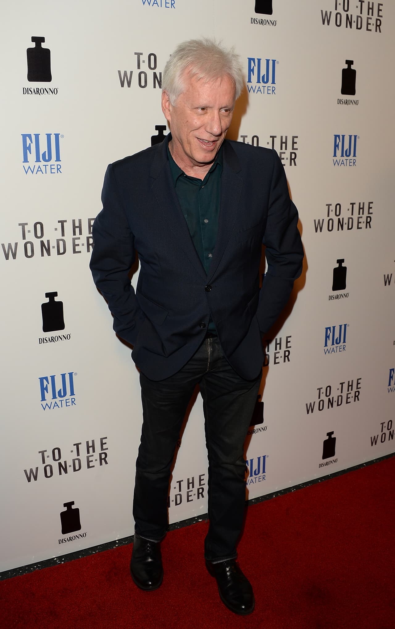 Su IC es de más de 180, y lo quería usar para entrar a la Academia de la Fuerza Aérea de los EEUU; sin embargo, por un accidente ingresó a estudiar actuación, con una puntuación increíble que de inmediato le valió ser foco de atención.