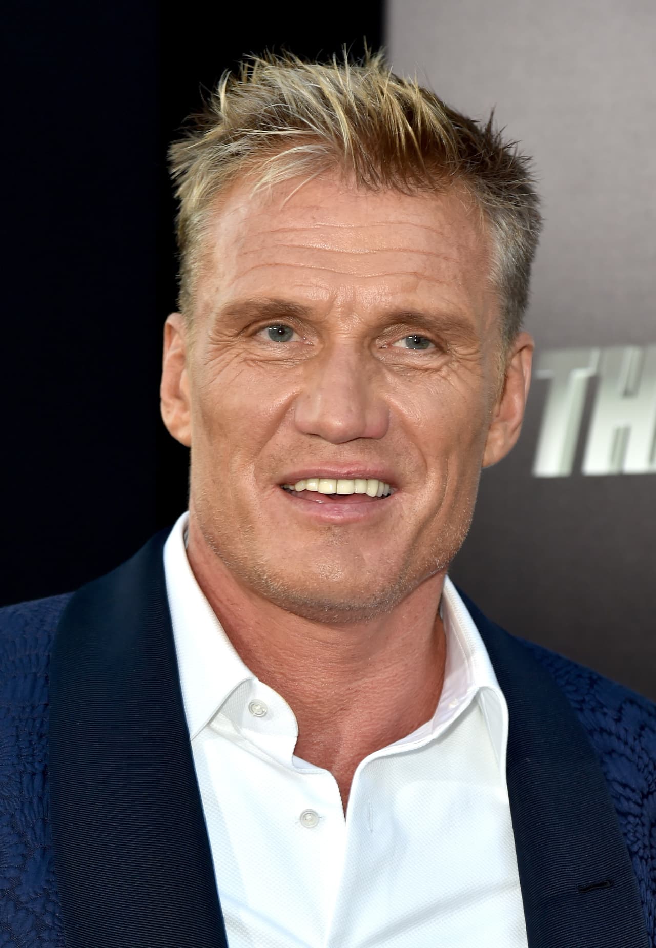 Posee cinturón negro en karate estilo Kyokushinkai, cinturón negro en Judo, boxeador amateur e ingeniero químico.