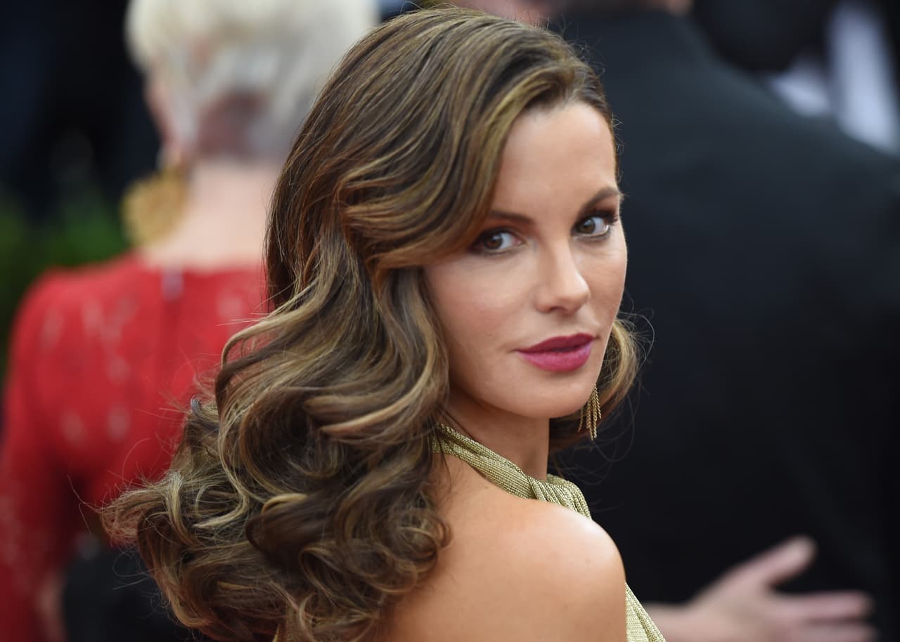 Kate Beckinsale es una belleza inteligente. La actriz y modelo británica eligió la Universidad de Oxford para estudiar literatura francesa y rusa.