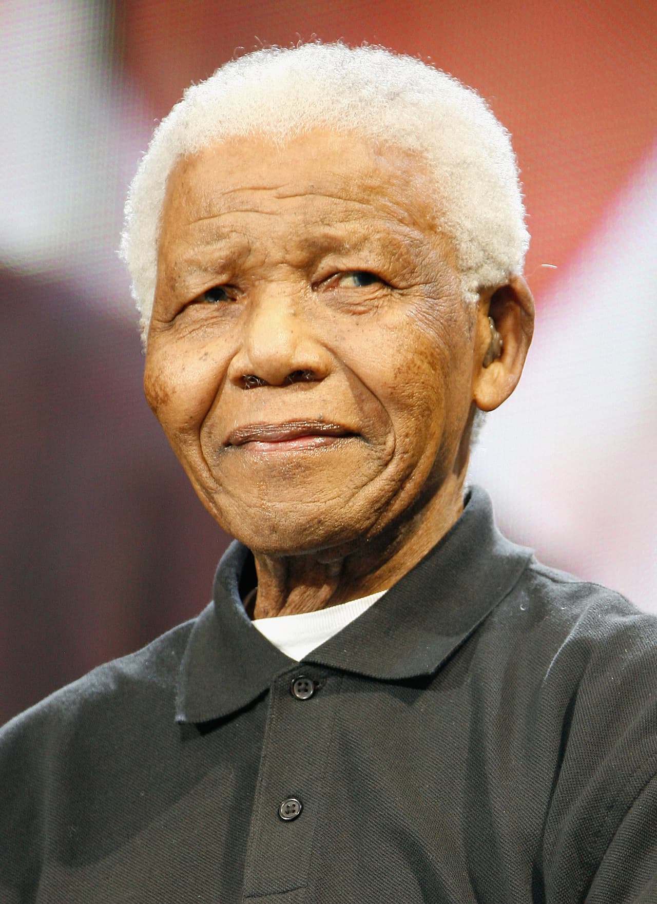Lider, humanista, pensador del siglo XX y una de las personalidades más influyentes del mundo es Nelson Mandela.