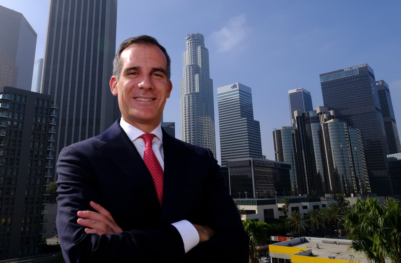 <b>Eric Garcetti, 47 años. </b>Desde 2013 es el alcalde de Los Ángeles, California. Fue presidente del ayuntamiento de esa ciudad (2006-2012) y concejal (2001-2013). Alcanzó el rango de teniente en la marina de EEUU. Su gestión pública se ha enfocado en las prioridades liberales en una de las ciudades más grandes del país