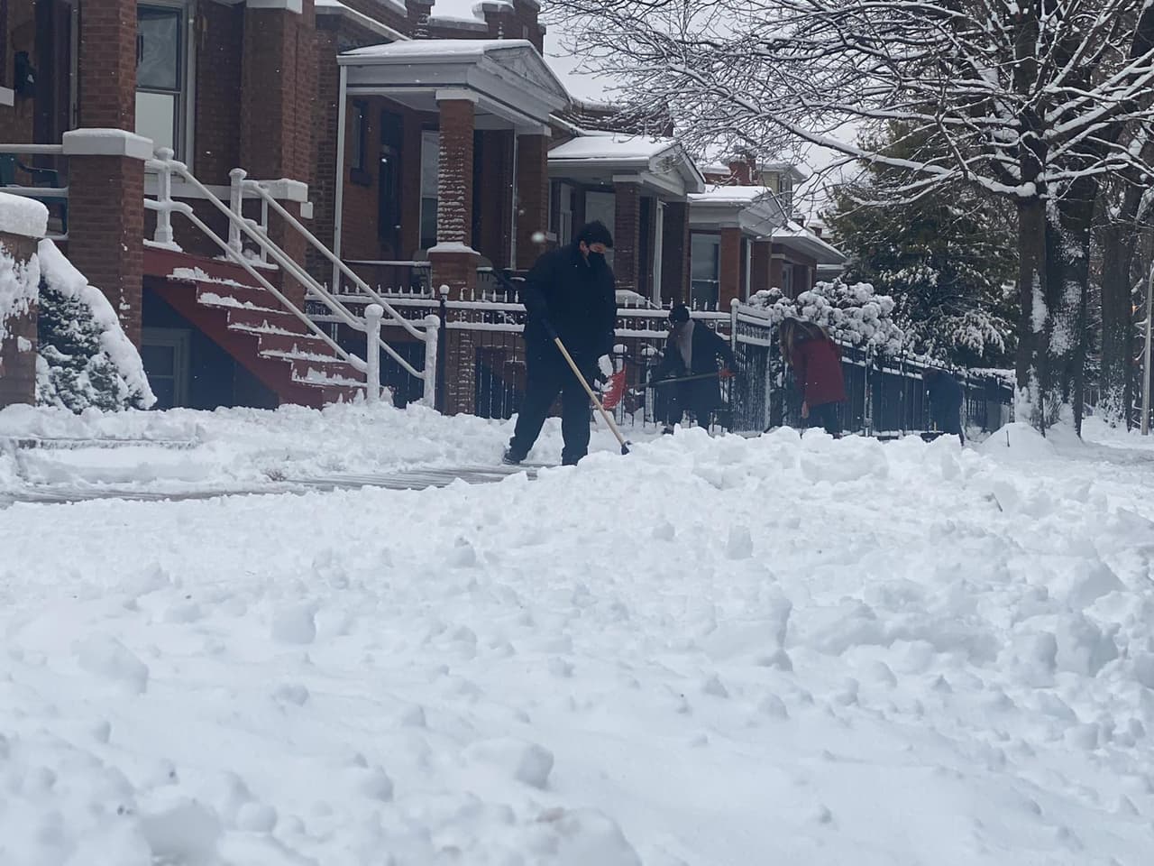 Más nieve en camino: Chicago vive la mayor tormenta invernal de los últimos dos años