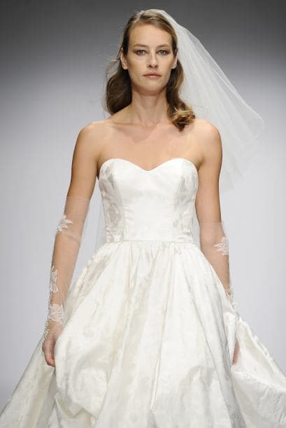 Este impresionante vestido de WTOO - Watters es ideal para una novia que quiere ser el centro de atención.