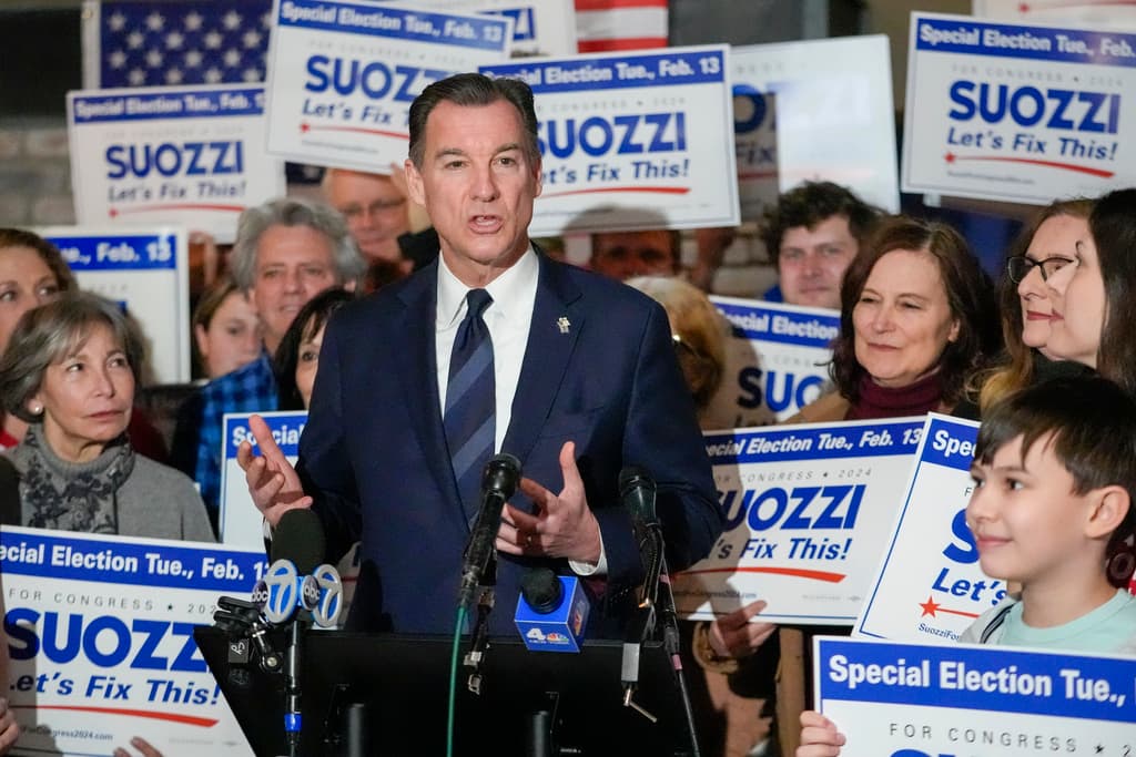 El demócrata Tom Suozzi gana elección especial en NY para remplazar a George Santos en el Congreso