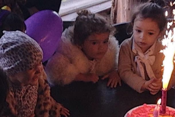 La famosa decidió festejarla con una pequeña reunión y un riquísimo pastel.