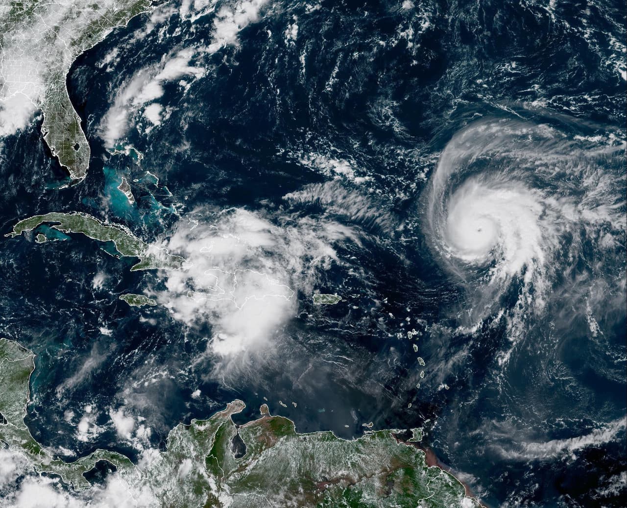 El efecto Fujiwhara, el peligroso 'baile' de dos tormentas que puede ocurrir en el Atlántico