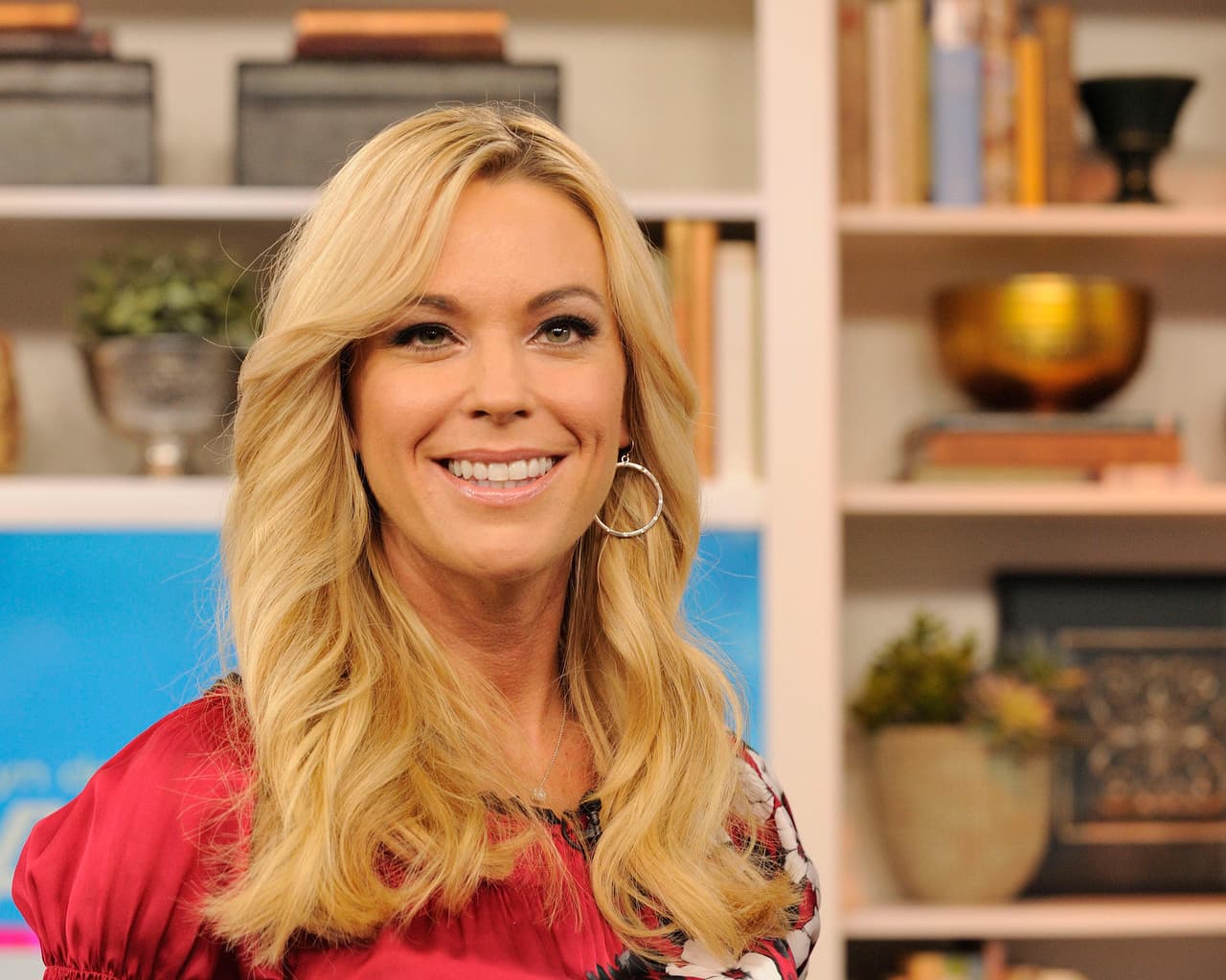 Una de las celebridades más conocidas por sus escándalos con las niñeras es
<b> Kate Gosselin</b>. En su reality show se ha demostrado lo estricta que puede llegar a ser y las peticiones que tiene para las cuidadoras de sus 8 hijos, incluyendo darles de comer a sus gallinas.