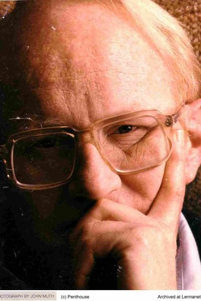 En 1950, Hubbard pasó de ciencia ficción a la auto-ayuda, escribiendo "Dianetics'', comercializado como una alternativa a la psicoterapia. Fue un éxito de ventas, pero Hubbard tenía planes aún más grandes para su nueva "tecnología espiritual ". "Me gustaría comenzar una religión", dijo Hubbard, quien murió en 1986 a los 74 años. "Ahí es donde está el dinero."