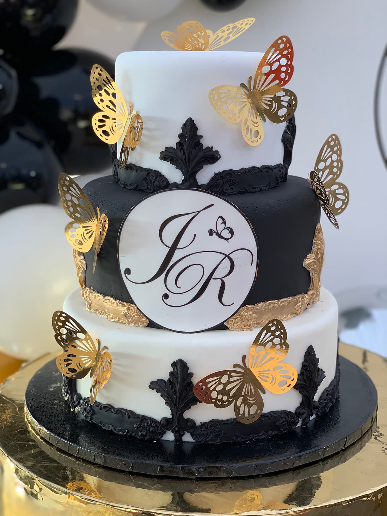 Al final, para recordar su cumpleaños, llevaron un pastel que repartieron entre los invitados.