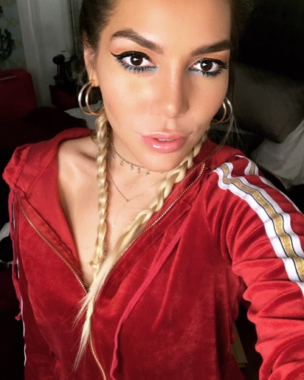 En el pasado reciente, Frida Sofía ha llamado "hipócrita y egoísta" a Michelle Salas e incluso ha dicho que no se lleva bien con ella "debido a su mal carácter".