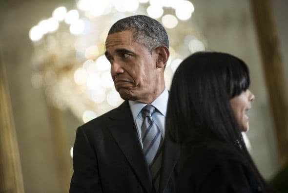 El Presidente Barack Obama gesticula antes de pronunciar un discurso sobre la pobreza en la Casa Blanca el 9 de enero de 2014.