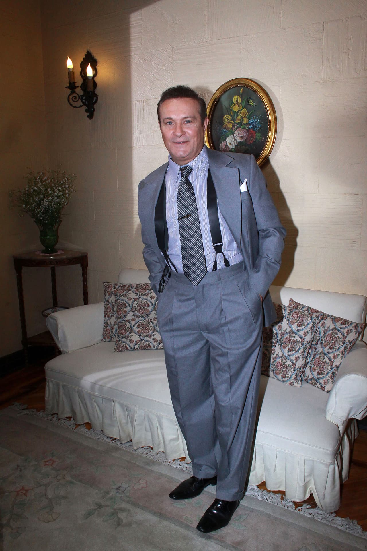 El galán de telenovelas reveló que no hay mucha información de este personaje, lo que le permitió crearlo con la ayuda de sus directoras de escena.