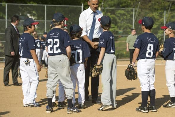 Acompañado de los diversos equipos que practicaban en el lugar.