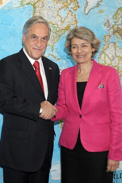 Piñera visitó luego, por primera vez como jefe de Estado, la sede de la Organización de Naciones Unidas para la Educación, la Ciencia y la Cultura (UNESCO), donde fue recibido por su directora general, Irina Bokova.