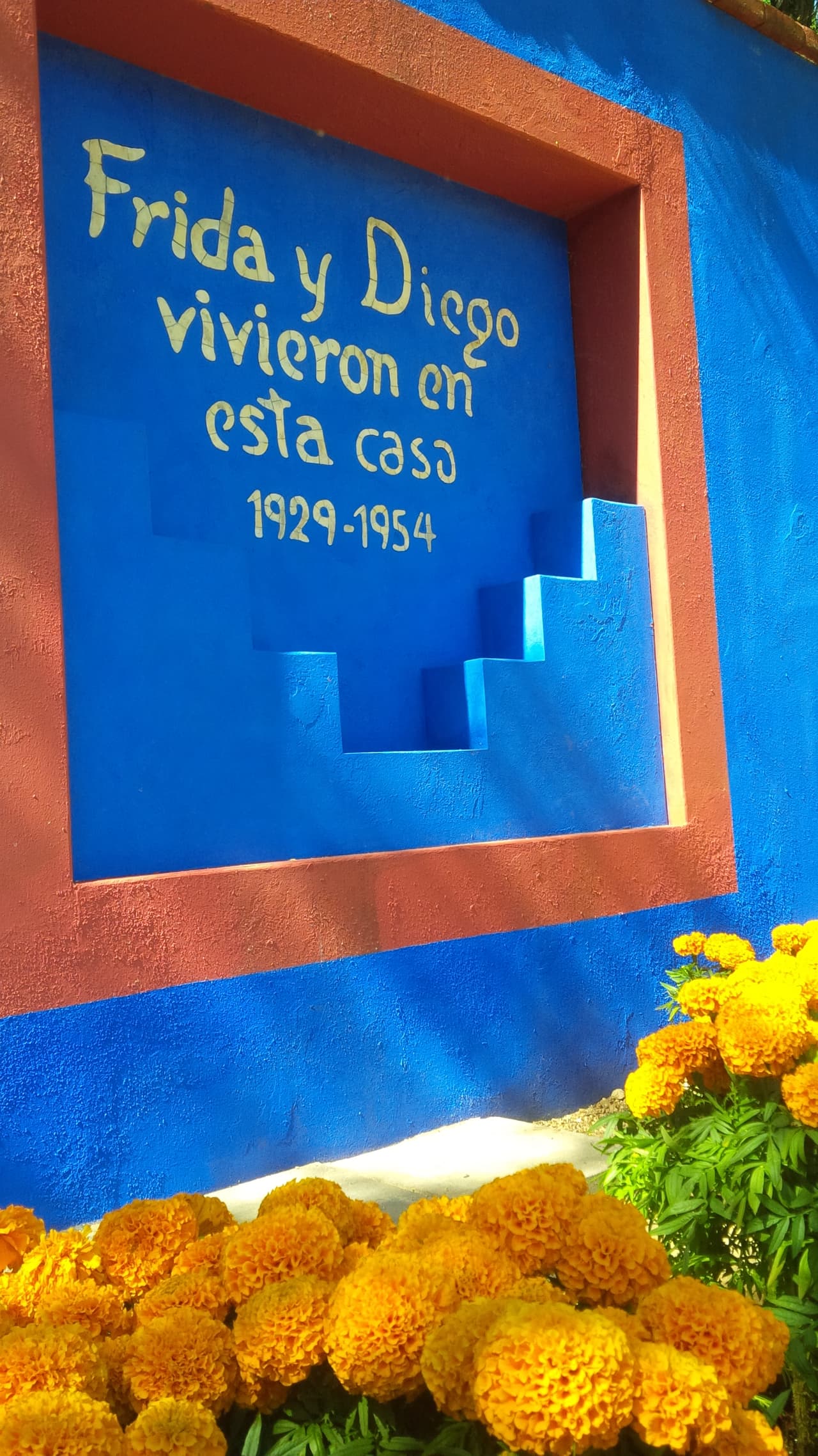 Jardines, color y arte en la exhibición de Frida Kahlo en Tucson