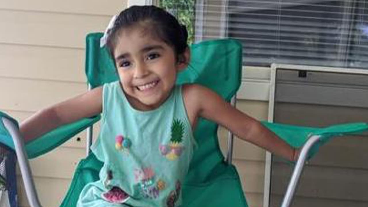 El padre de sus hijos también se quedó sin trabajo y no pudo ayudarla con los gastos de los menores.
<br>