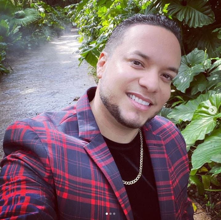 "Hay ciertas cláusulas que sí quiero poner (en el divorcio) porque quiero respetar mi privacidad más que nada”, dijo el exvocalista de La Original Banda El Limón al programa 'Suelta la sopa', "creo que es importante
<b> <a href="https://www.univision.com/shows/despierta-america/lorenzo-mendez-tiene-este-mensaje-para-chiquis-sobre-su-vida-juntos-su-carrera-y-su-nueva-relacion-de-pareja-video" target="_blank">respetar mi privacidad</a></b> y quiero protegerme de esa manera".
<br>