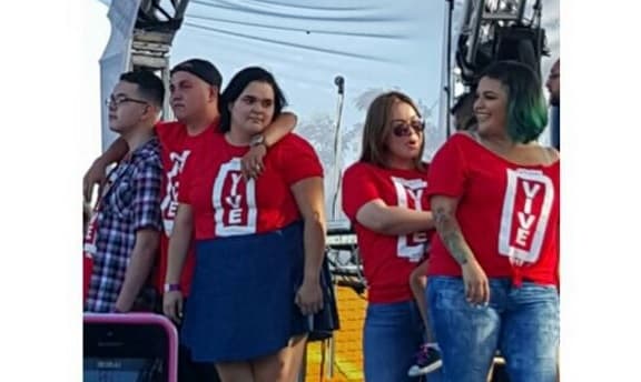 Los hijos de la cantante subieron al escenario para agradecer a sus fans por acompañarlos en un día tan especial: el cumpleaños de su mami, quien cumpliría 46 años.