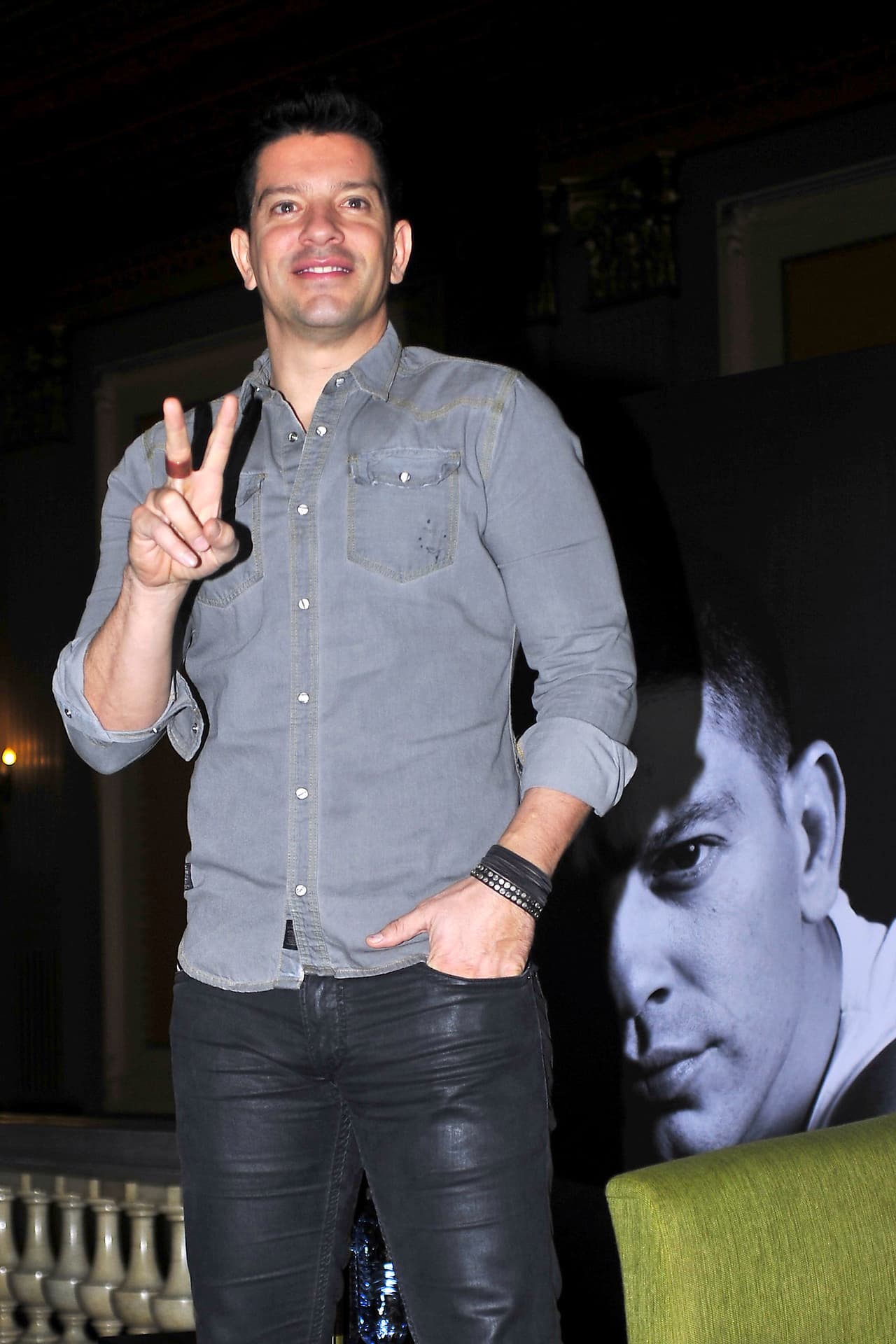 "No he platicado con ella este asunto. Y pues nada, como les digo es una gran compañera, 
<b>una gran mujer</b>, la quiero, la admiro muchísimo", dijo sobre Belinda.