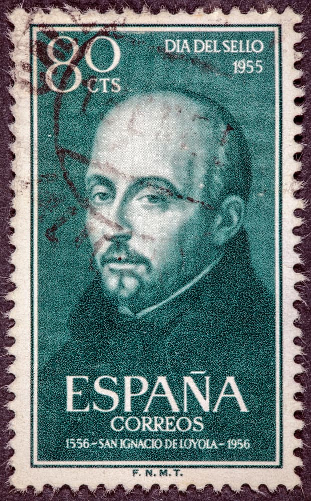 Esto lo lleva a mudarse a París, donde aumentó su educación teológica y funda la compañía de Jesús con varios compañeros, como Pedro Fabro, Francisco Javier, Laínez, Salnerón, Simón Rodríguez y Nicolás Bobadilla.