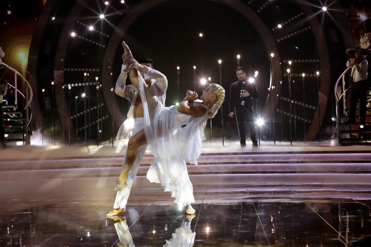 El actor y cantante que se ha dado a la tarea de traer a Pedro Infante a las nuevas generaciones recibió los aplausos del público presente por su inigualable presentación.