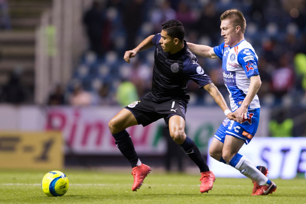 Sin embargo, el chiverío si se hizo del esférico y lo paseo a lo largo, y ancho de la cancha, pero sin mayor trascendencia. Solo cuando Rodoflo Pizarro lo tomó, Guadalajara se vio con intención y un fútbol medianamente efectivo.